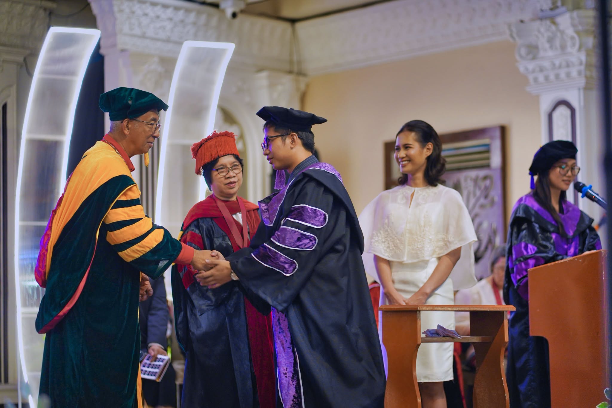 24TH-GRAD-COL-PHOTOSET photo 63